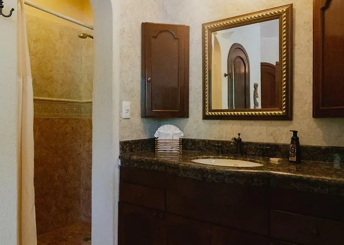 Casa Cascada - 3 Bdrm House For 6, Close To The