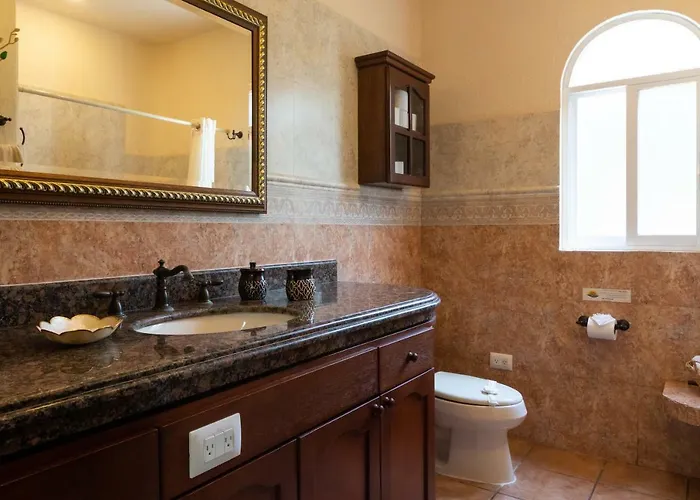 Casa Cascada - 3 Bdrm House For 6, Close To The