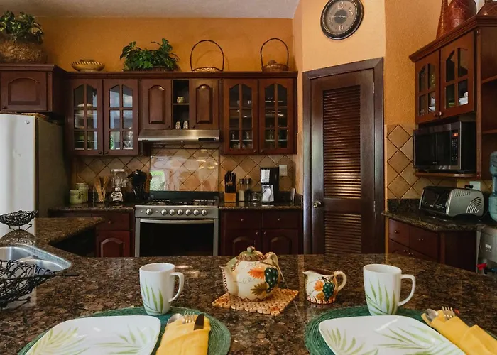 Сasa de vacaciones Casa Cascada - 3 Bdrm House For 6, Close To The